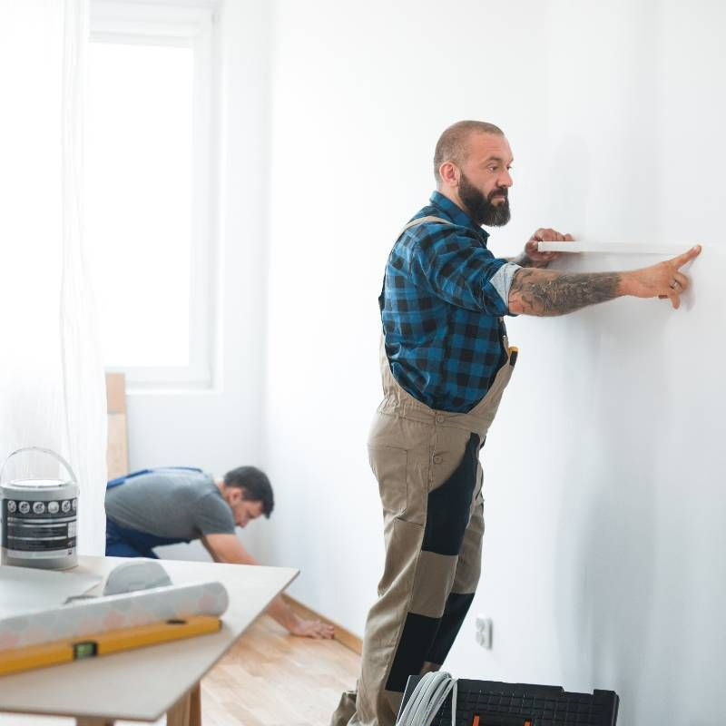 Obreros trabajando en reforma de vivienda